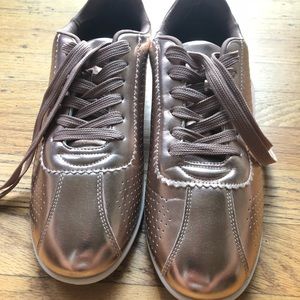 NWOT Dark Gold Bronze Tennis Sneaker